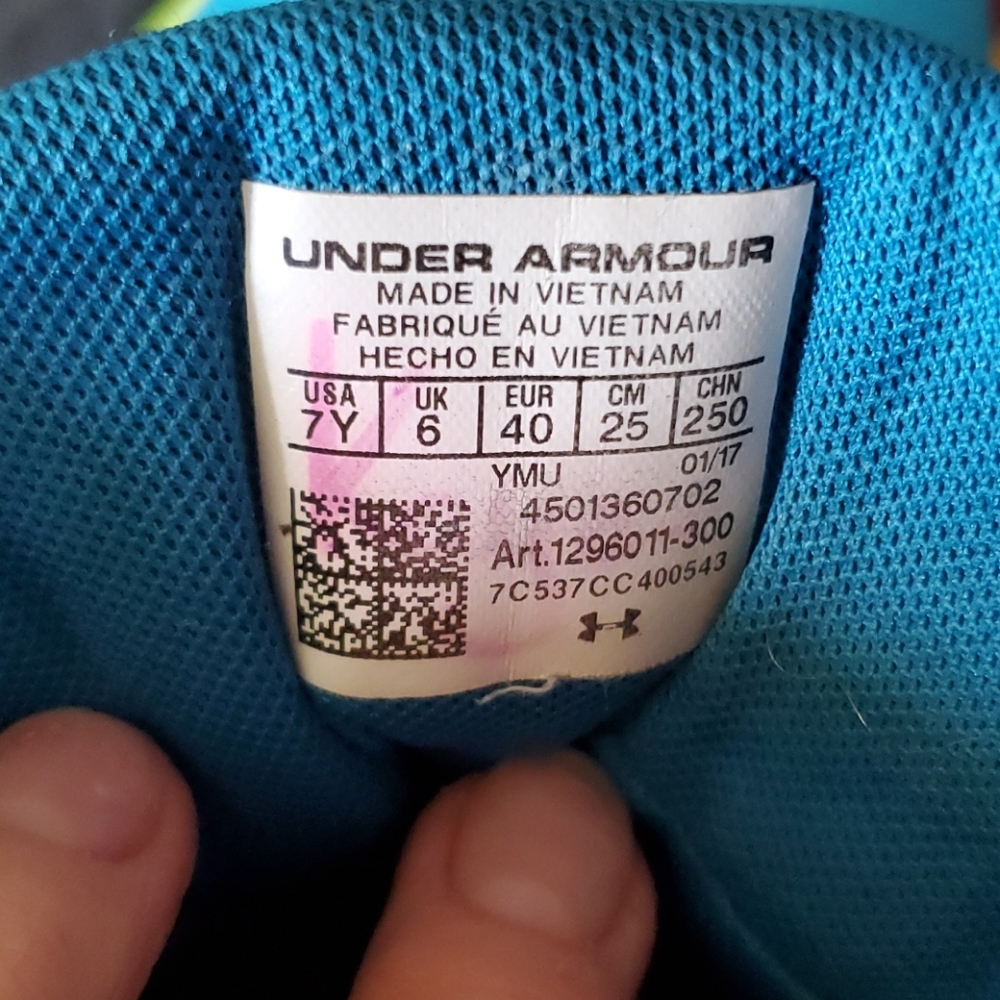 Under Armour Shoes - Picture 5 of 7
